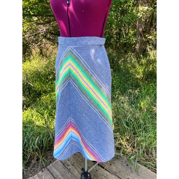 Vintage 1970's Rainbow Chevron Skirt Boho HIppy Size Small - Picture 1 of 15